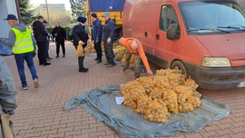 Rycerze Kolumba uratowali rolnika i jego plony. Uruchomili spiralę pomocy