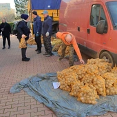 Rycerze Kolumba uratowali rolnika i jego plony. Uruchomili spiralę pomocy