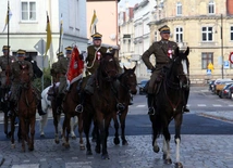 Defilada i prezentacja Ochotniczego Szwadronu 3. Pułku Ułanów Śląskich w Kędzierzynie-Koźlu