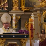 Brzezia Łąka. Dziękczynienie za dar świątyni, z Matką Bożą Różańcową