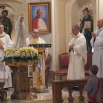 Brzezia Łąka. Dziękczynienie za dar świątyni, z Matką Bożą Różańcową