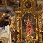 Brzezia Łąka. Dziękczynienie za dar świątyni, z Matką Bożą Różańcową