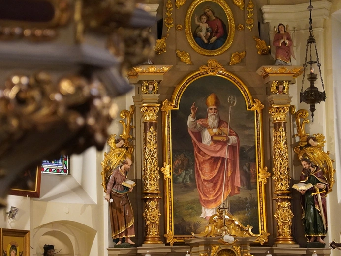 Brzezia Łąka. Dziękczynienie za dar świątyni, z Matką Bożą Różańcową