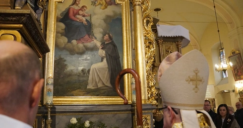 Brzezia Łąka. Dziękczynienie za dar świątyni, z Matką Bożą Różańcową