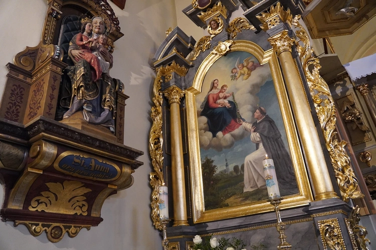 Brzezia Łąka. Dziękczynienie za dar świątyni, z Matką Bożą Różańcową