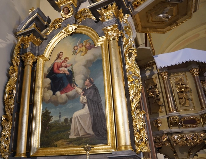 Brzezia Łąka. Dziękczynienie za dar świątyni, z Matką Bożą Różańcową