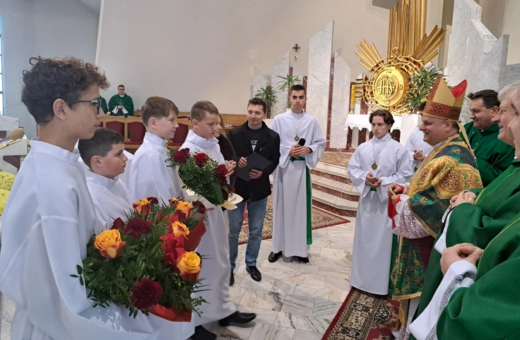 Biskup Leszek Leszkiewicz pobłogosławił nowych lektorów dekanatu Dębica-Wschód