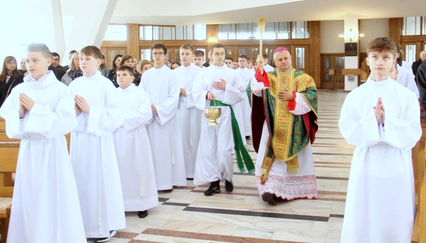 Biskup Leszek Leszkiewicz pobłogosławił nowych lektorów dekanatu Dębica-Wschód