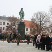 Delegacje złożą kwiaty pod Pomnikiem Czynu Legionów.