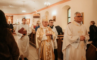 Bp Oder: Święci są nam dani przez Boga, by mobilizować nas do dobra i rozpalać w sercach nadzieję