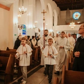 Wprowadzenie relikwii św. Jana Pawła II i poświęcenie odnowionego ołtarza 