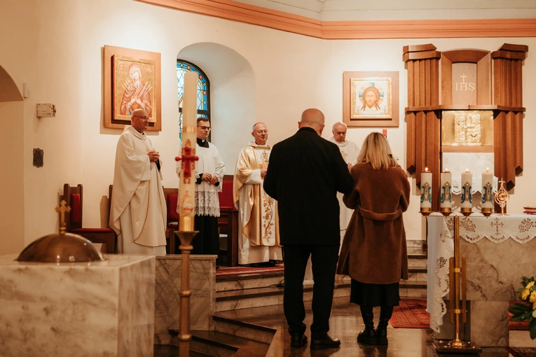 Wprowadzenie relikwii św. Jana Pawła II i poświęcenie odnowionego ołtarza 