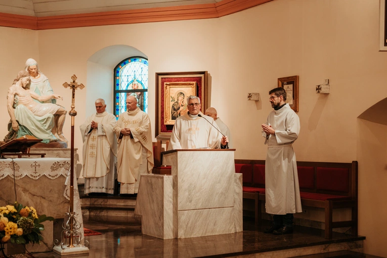 Wprowadzenie relikwii św. Jana Pawła II i poświęcenie odnowionego ołtarza 