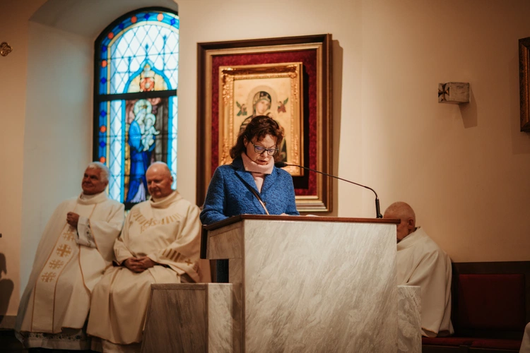 Wprowadzenie relikwii św. Jana Pawła II i poświęcenie odnowionego ołtarza 