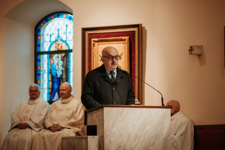 Wprowadzenie relikwii św. Jana Pawła II i poświęcenie odnowionego ołtarza 