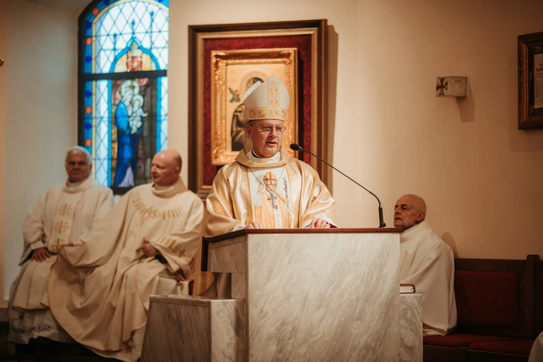 Wprowadzenie relikwii św. Jana Pawła II i poświęcenie odnowionego ołtarza 