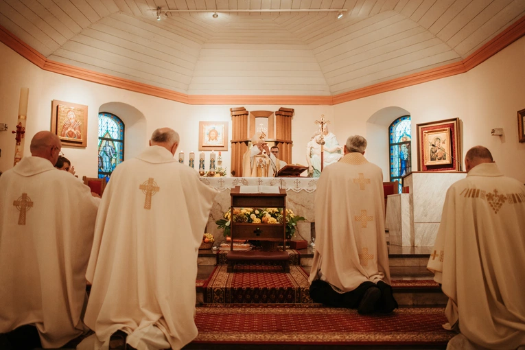 Wprowadzenie relikwii św. Jana Pawła II i poświęcenie odnowionego ołtarza 