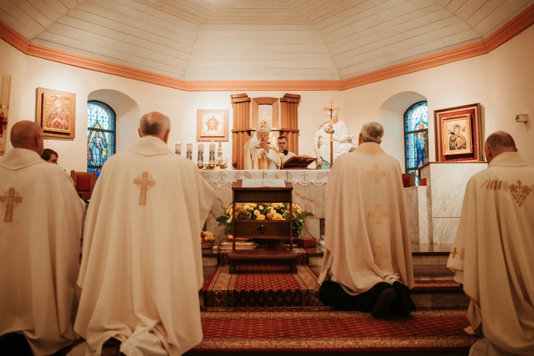 Wprowadzenie relikwii św. Jana Pawła II i poświęcenie odnowionego ołtarza 