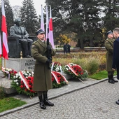 Prezydent składa wieńce przed pomnikami Ojców Niepodległości