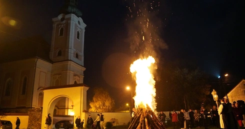 Marcinowy Wieczór w Sicinach. O biskupie z Tours w kościele i przy ognisku