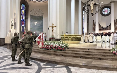Abp Przybylski: Nasza codzienna służba dla ojczyzny jest powinnością każdego z nas