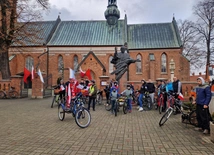 W kościelnej ławce i na rowerze