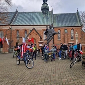 W kościelnej ławce i na rowerze