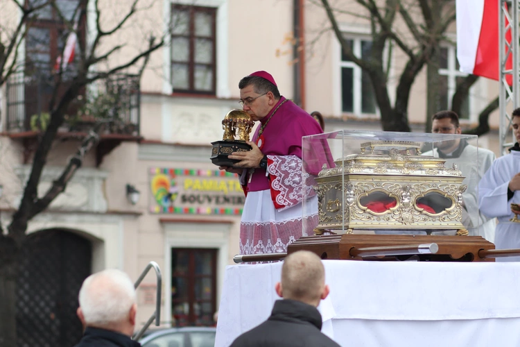 Obchody patronalne diecezji. Procesja z relikwiami św. Wiktorii 