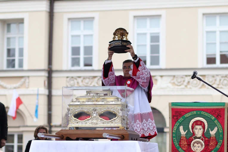 Obchody patronalne diecezji. Procesja z relikwiami św. Wiktorii 