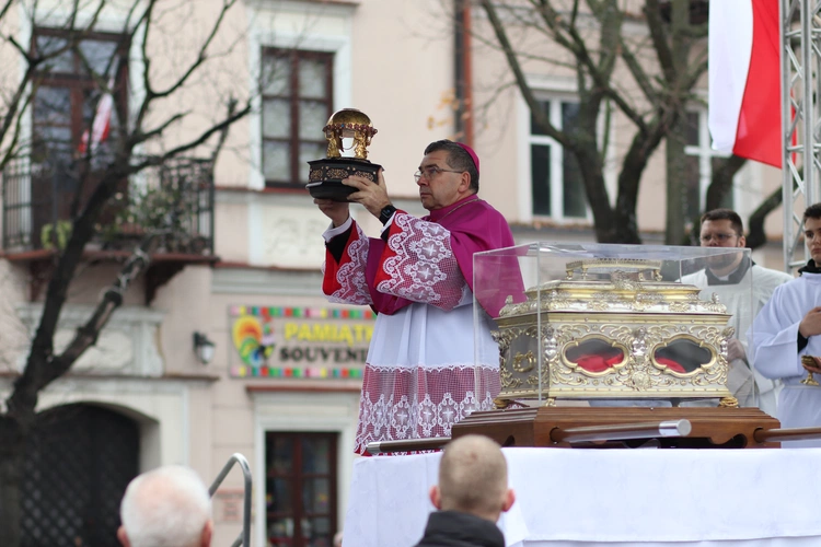 Obchody patronalne diecezji. Procesja z relikwiami św. Wiktorii 