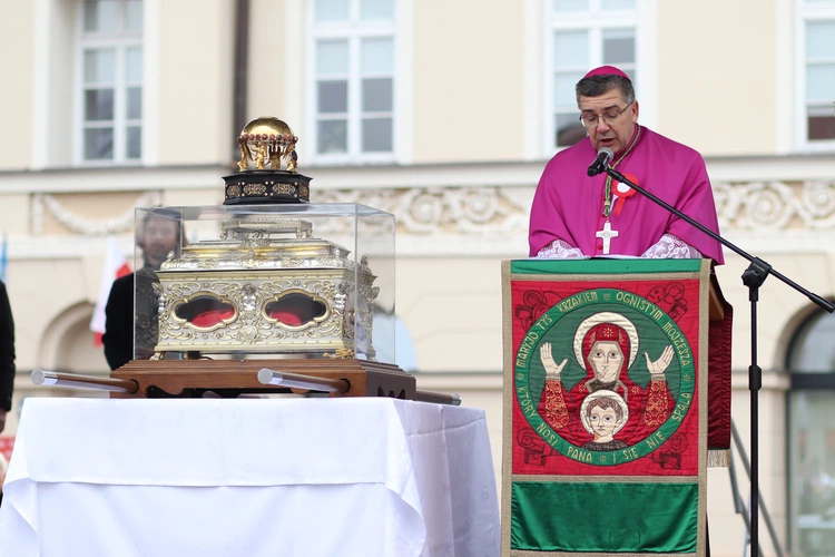 Obchody patronalne diecezji. Procesja z relikwiami św. Wiktorii 