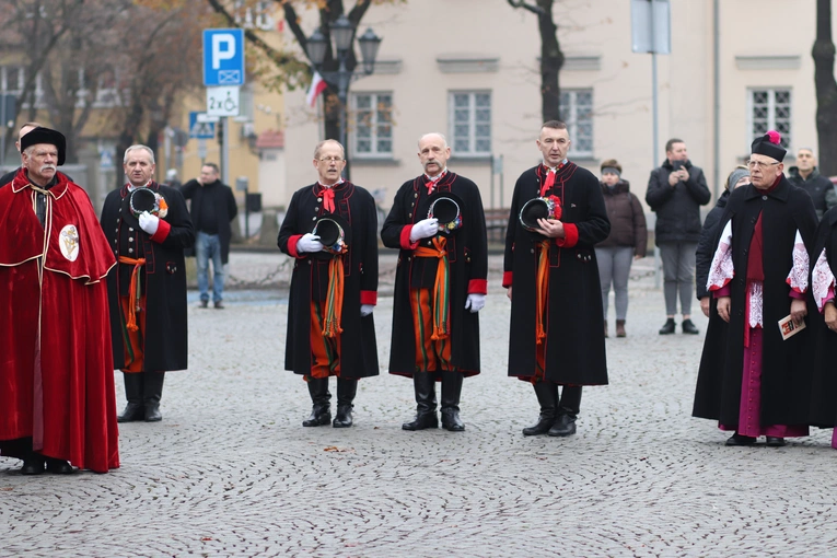 Obchody patronalne diecezji. Procesja z relikwiami św. Wiktorii 