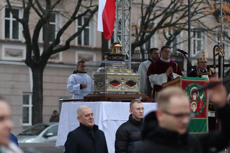 Obchody patronalne diecezji. Procesja z relikwiami św. Wiktorii 