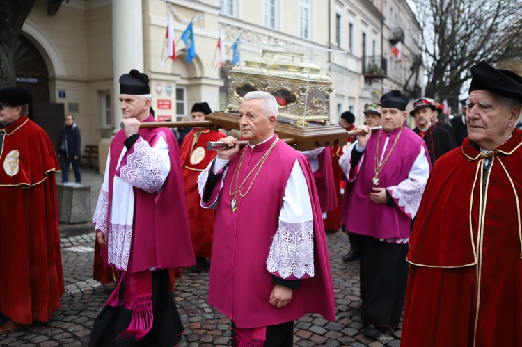 Obchody patronalne diecezji. Procesja z relikwiami św. Wiktorii 