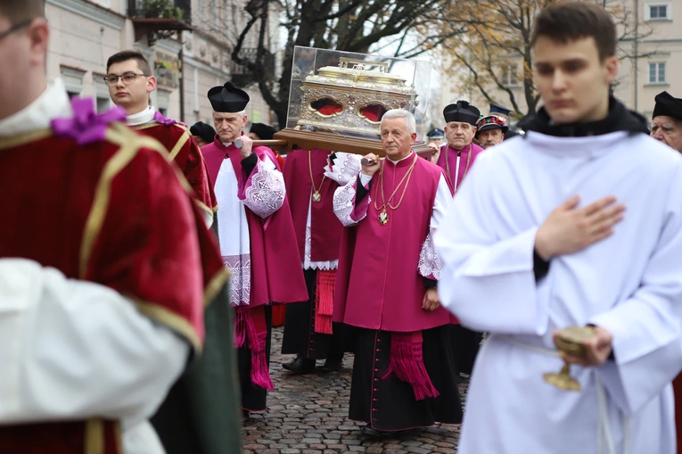 Obchody patronalne diecezji. Procesja z relikwiami św. Wiktorii 