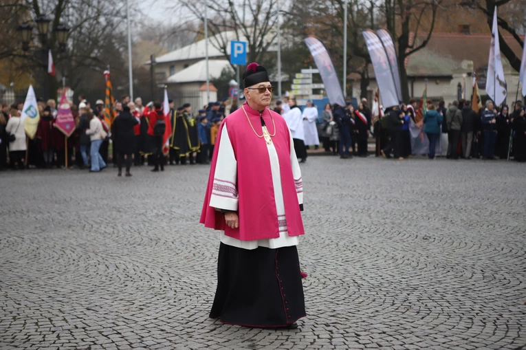 Obchody patronalne diecezji. Procesja z relikwiami św. Wiktorii 