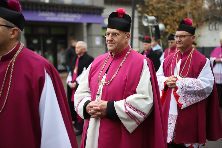 Obchody patronalne diecezji. Procesja z relikwiami św. Wiktorii 