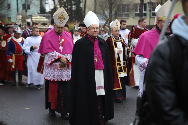 Obchody patronalne diecezji. Procesja z relikwiami św. Wiktorii 