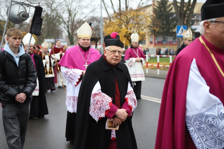Obchody patronalne diecezji. Procesja z relikwiami św. Wiktorii 