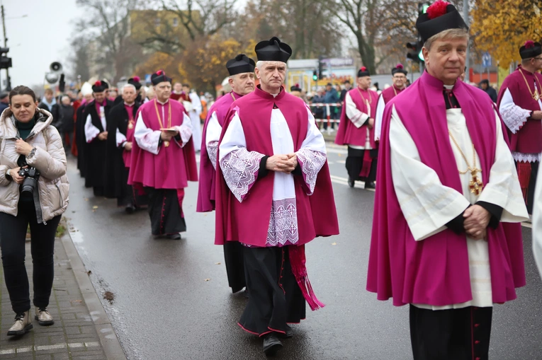 Obchody patronalne diecezji. Procesja z relikwiami św. Wiktorii 