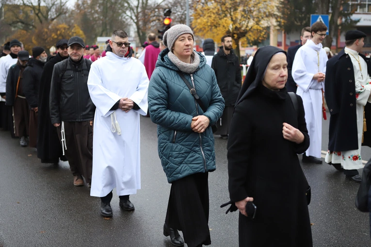 Obchody patronalne diecezji. Procesja z relikwiami św. Wiktorii 