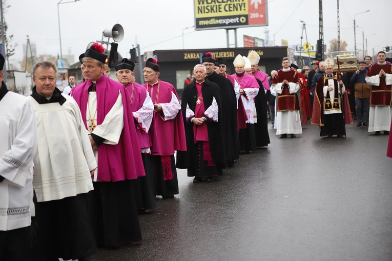 Obchody patronalne diecezji. Procesja z relikwiami św. Wiktorii 