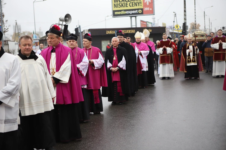 Obchody patronalne diecezji. Procesja z relikwiami św. Wiktorii 