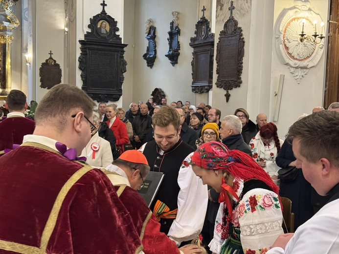 Skarb, w naczyniach glinianych