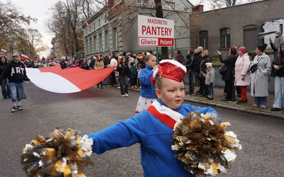 Przemarsz z katedry na plac Marszałka Józefa Piłsudskiego