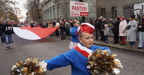Przemarsz z katedry na plac Marszałka Józefa Piłsudskiego