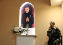 Wprowadzenie relikwii bł. S. Frelichowskiego 