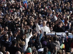 Papież przestrzega przed skupianiem się na sobie, co skutkuje samotnością i narcyzmem