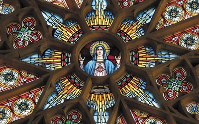 Matka nie konkuruje z Synem. O czym mówi najnowsza nota Watykanu o Maryi?