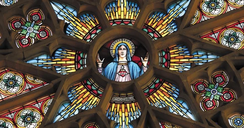 Matka nie konkuruje z Synem. O czym mówi najnowsza nota Watykanu o Maryi?